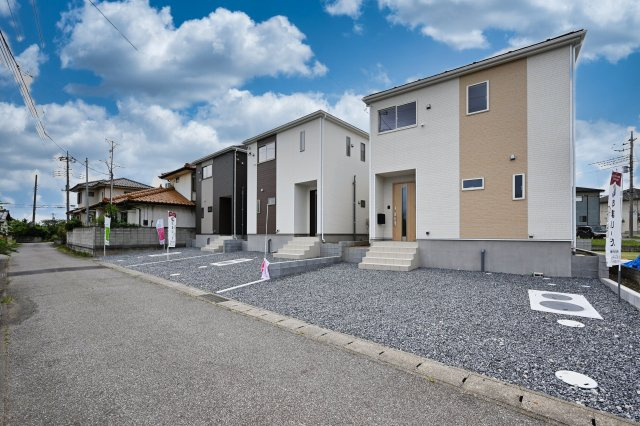 【外観】 | 大泉町寄木戸第18　アーネストワン　全5棟 | 全５棟ついに建物完成いたしました！
お気に入りの１棟を見つけに、ぜひ一度ご見学ください♪