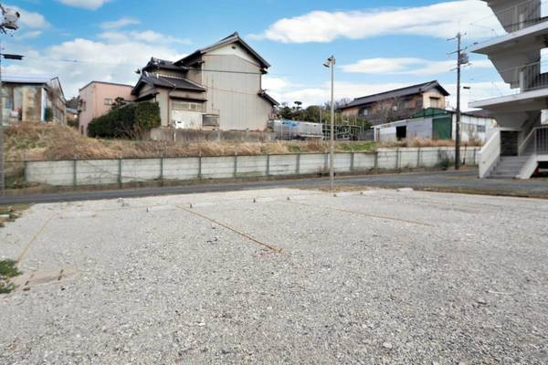 ビレッジハウス向山4号棟の駐車場