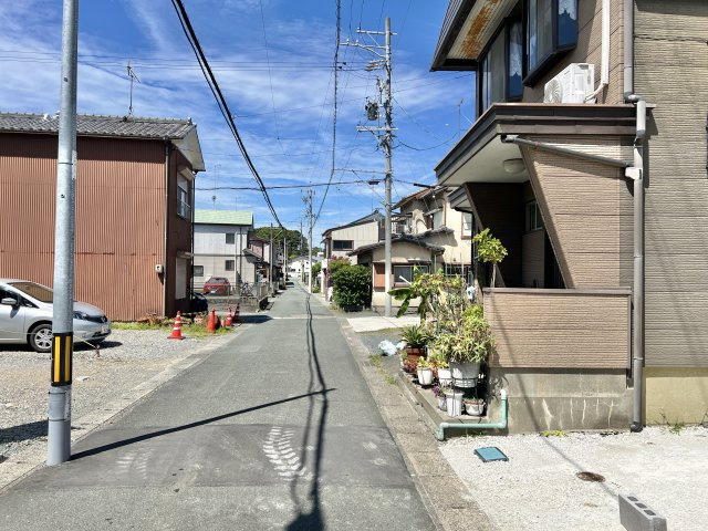 磐田市見付　第9の前面道路含む現地写真|物件前の道路になります。
