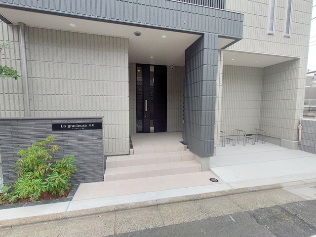 ラ・グラシューズ南町のエントランス