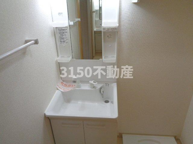 クレセント参番館の洗面所|コンパクトで使いやすい洗面所