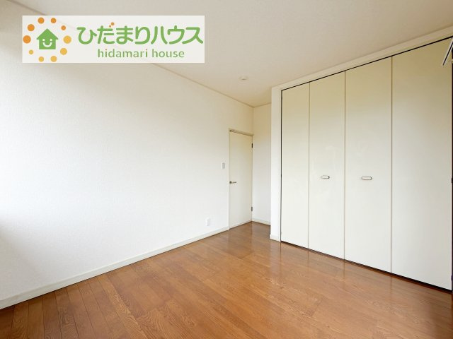 【寝室】 | 土浦市東並木町　中古戸建 | 大きなベッドを置いても余裕の広さの主寝室♪