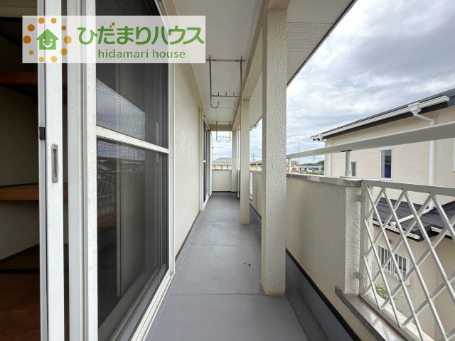 【バルコニー】 | 土浦市東並木町　中古戸建 | 広々としたバルコニー。お洗濯物もぜーんぶ干せちゃいます！！