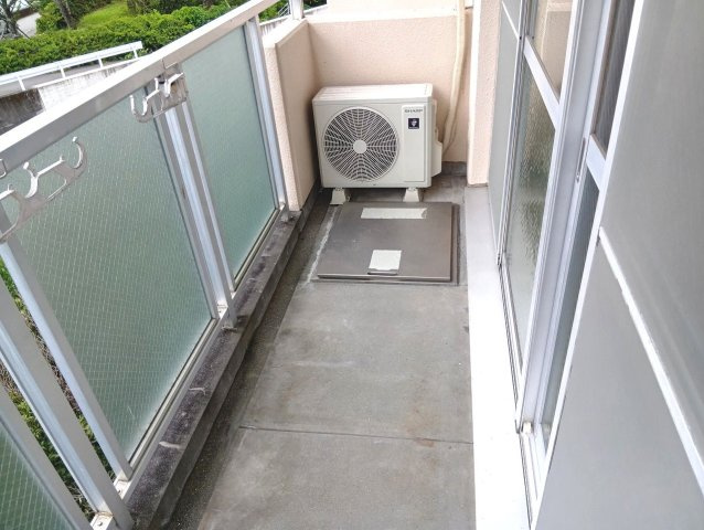サンハイツ藤村のバルコニー|外からの目が気にならないバルコニーで洗濯物が干せます