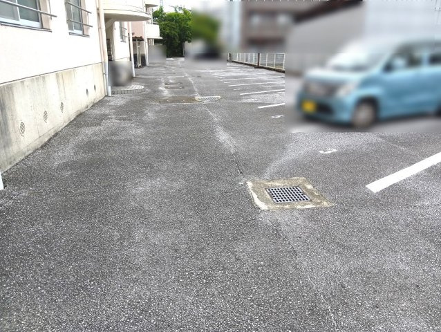 サンハイツ藤村の駐車場|駐車場があるので、車を買う予定の方も安心です