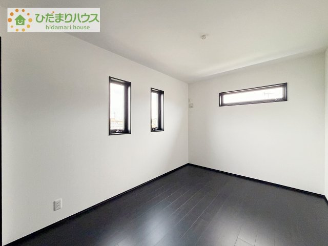 【寝室】 | 土浦市並木1丁目　新築戸建 | 広めの主寝室は、ベッドの他にもパソコンデスクやドレッサーなども置けちゃいます(*^-^*)