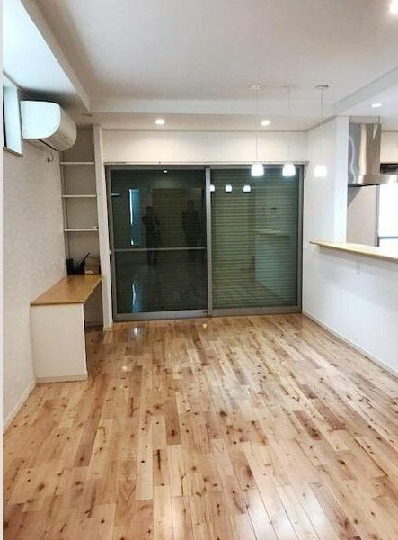 高蔵寺町５丁目戸建の居間・リビング