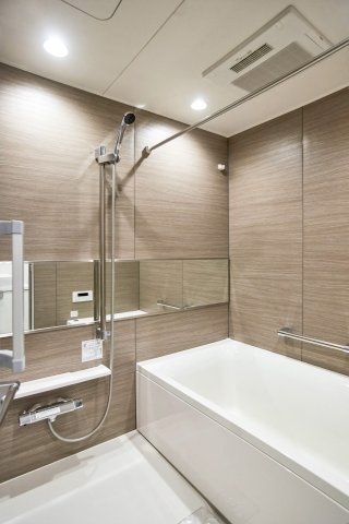 パークシティ杉並セントラルタワーの浴室|パークシティ杉並セントラルタワー：雨の日のお洗濯ものを干すにも便利な浴室乾燥機・追い焚き機能付き浴室です！