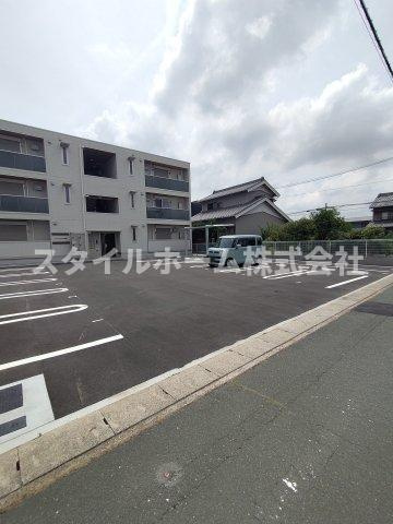 D-avance 西塚の駐車場