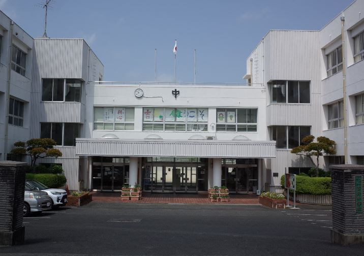 【吉井町橋川内】ゆとりの43坪！家族みんなで伸びやかに暮らす広々一戸建ての周辺|吉井中学校