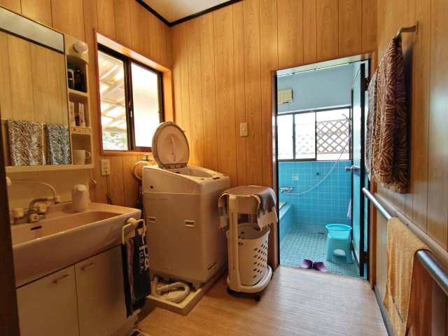 【吉井町橋川内】ゆとりの43坪！家族みんなで伸びやかに暮らす広々一戸建ての脱衣所