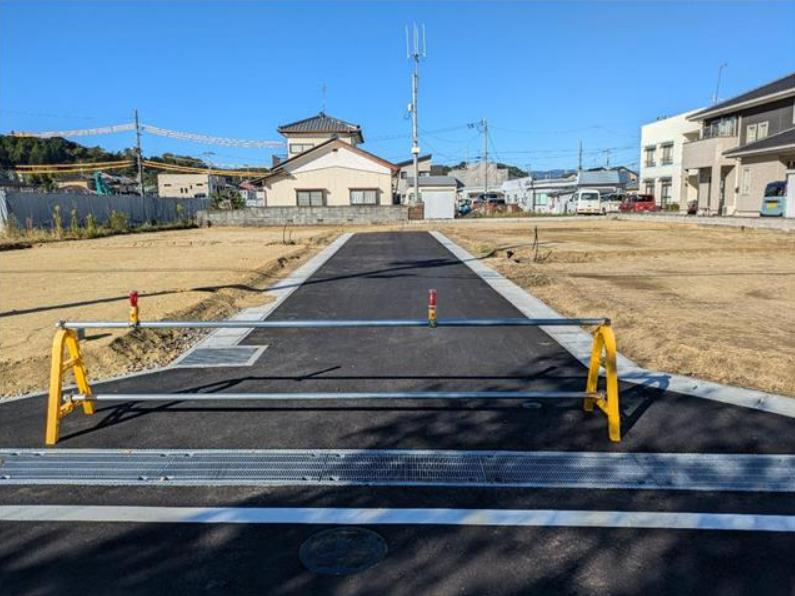 いわき市平南白土1丁目　売地の前面道路含む現地写真