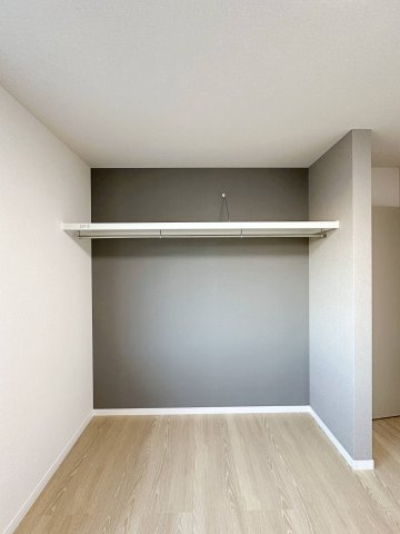 佐伯区屋代3丁目の収納|全居室収納☆
6帖洋室のクローゼットです♪