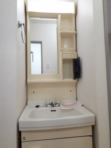 グレイシャス山下の洗面所|脱衣スペースもあります