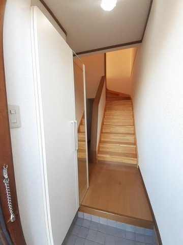 アンソレイエメゾン三号館の玄関|明るい玄関です