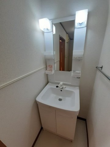 アンソレイエメゾン三号館の洗面所|ゆったりとスペースのある洗面所