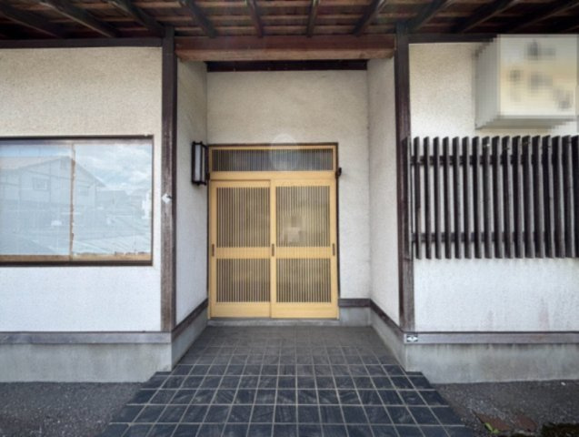 鹿沼市上野町　中古戸建の玄関