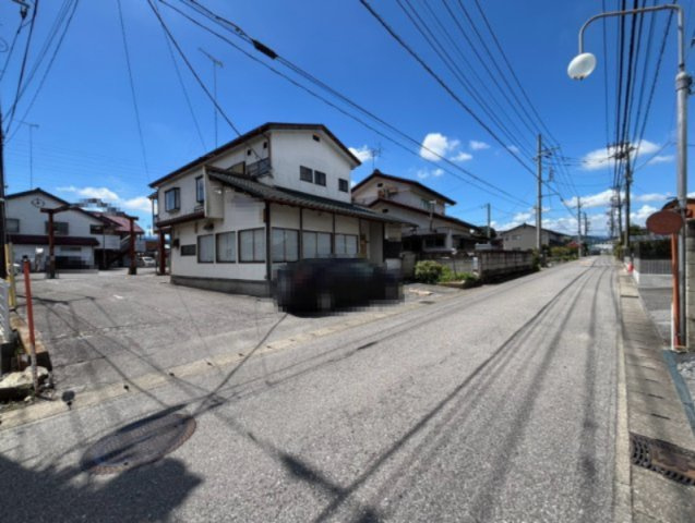鹿沼市上野町　中古戸建の前面道路含む現地写真