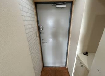 シャルル上新庄の玄関
