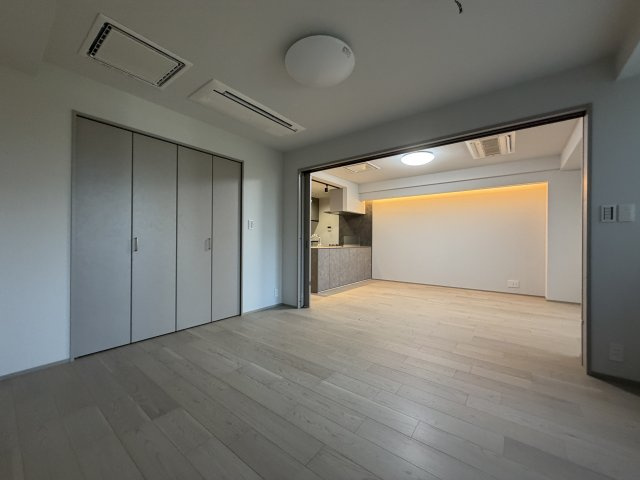 新宿アイランドの洋室|(約8.5帖）
