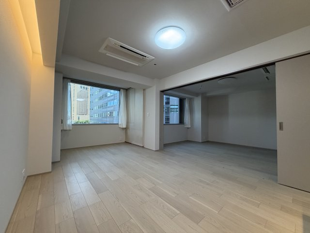 新宿アイランドの居間・リビング