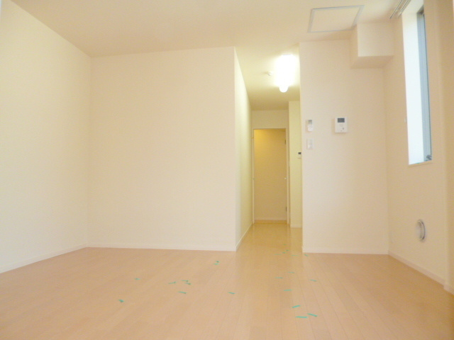 カーサフェリーチェの居間・リビング|★キレイなフローリングの角部屋です★