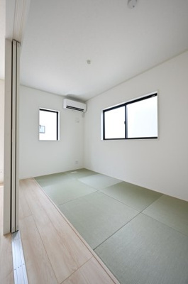 【和室】 | 大泉町寄木戸第18　アーネストワン　全5棟 | 和室は居室としてはもちろんお子様の遊び場としてもピッタリです♪
