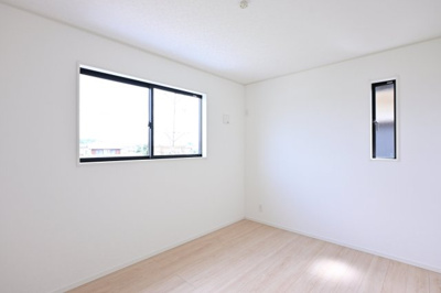 【洋室】 | 大泉町寄木戸第18　アーネストワン　全5棟 | 2面採光の明るい洋室は子供部屋にもピッタリです♪