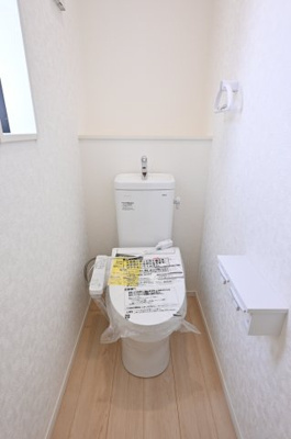 【トイレ】 | 大泉町寄木戸第18　アーネストワン　全5棟 | 2階にもトイレがついており夜中のトイレも面倒がありません。