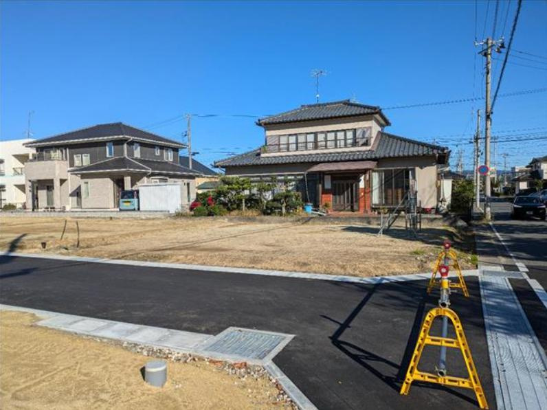 いわき市平南白土1丁目　売地の前面道路含む現地写真