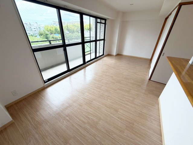 グリーンヒルズ西泉丘の居間・リビング