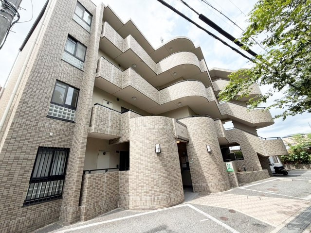 グリーンヒルズ西泉丘の外観