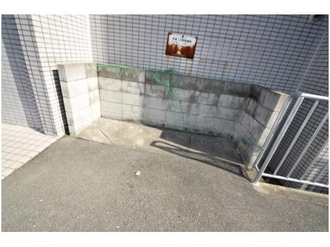 高槻グランドハイツの駐車場