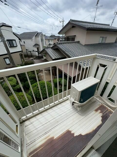 柏市ひばりが丘のアパートのバルコニー