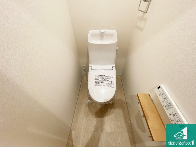 尼崎市稲葉荘　中古一戸建てのトイレ|落ち着いた色で統一されたトイレ！

