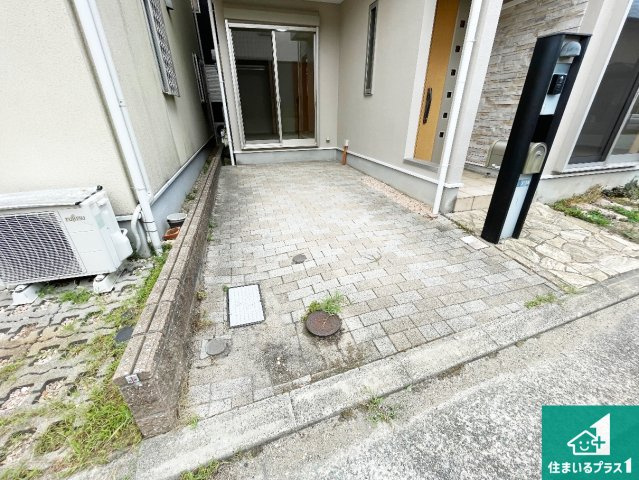 尼崎市稲葉荘　中古一戸建ての駐車場|駐車スペース！散水栓があるので、こまめに愛車を洗えます！