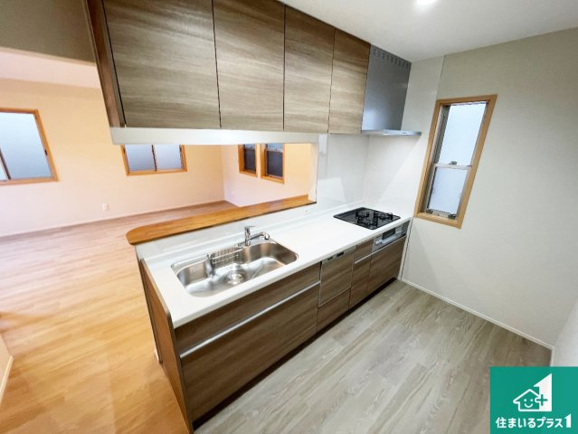 尼崎市稲葉荘　中古一戸建てのキッチン|子供を見守れる、カウンターキッチン！
