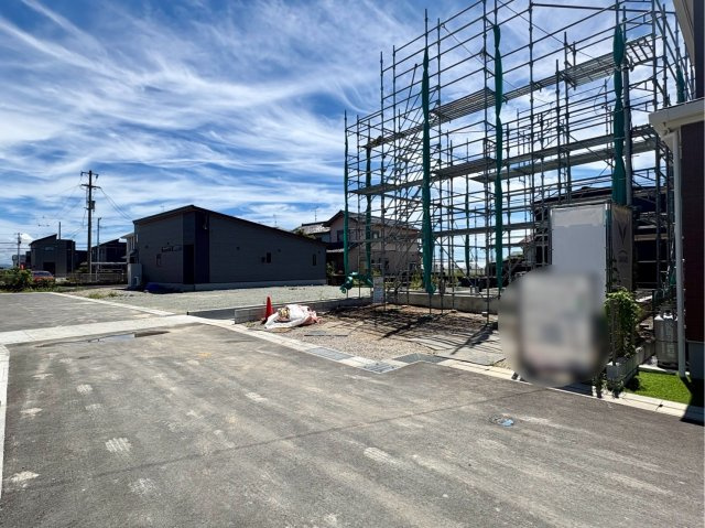 「敷地42坪」南国市大そね甲6期1棟　新築一戸建ての前面道路含む現地写真|8/19撮影。