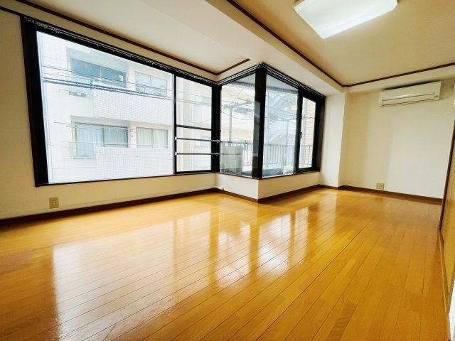 菊地ビル（白山1丁目）の居間・リビング