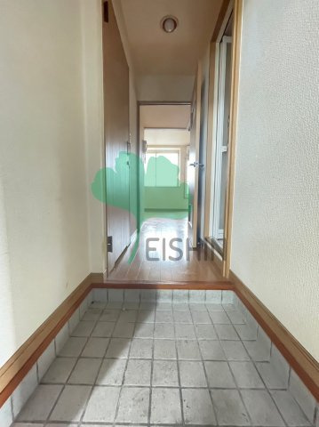 エステートモア天神スタジオの玄関|下駄箱もしっかりついてます！