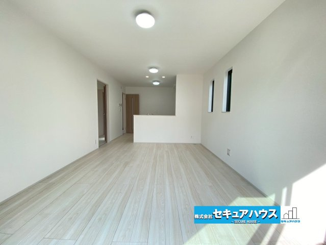 【同施工物件ご案内可能】名古屋市南区堤起町2丁目　全2棟の内観：施工例|【LDKイメージ】
◆日当たりが良く温かい広々リビングは家族の団らんスペースになります。