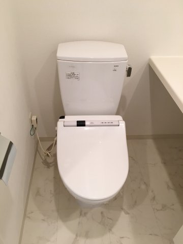 プライムアーバン用賀Ⅱのトイレ|落ち着いた色調のトイレです