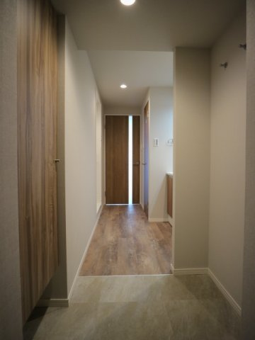 プライムアーバン三軒茶屋の玄関|明るい玄関です