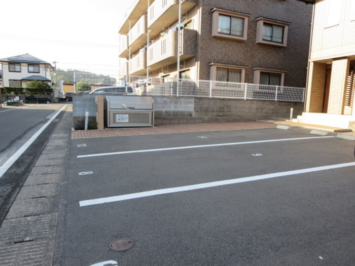 【駐車場】