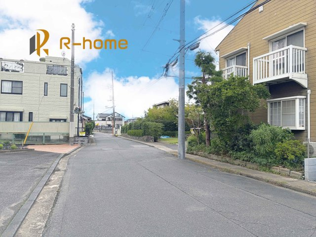 水戸市若宮2丁目　新築戸建て　A号棟の前面道路含む現地写真|周辺環境も併せて案内致します♪
閑静な住宅地で笑顔あふれる新生活！
ぜひ現地へお越しください♪