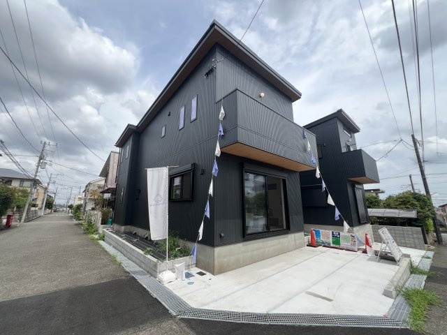 お家に入った時に感じる、言葉で説明できないけどなんかイイ！っていうあの雰囲気。なんて言えばいいでしょう。明るくて温かみのある感じ。あれ、あります。な【座間市立野台3丁目新築戸建】の外観|外観は落ち着いています