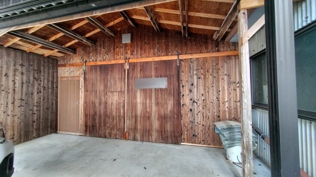能勢町貸倉庫　A棟Ｂ棟一括貸の外観|倉庫入口