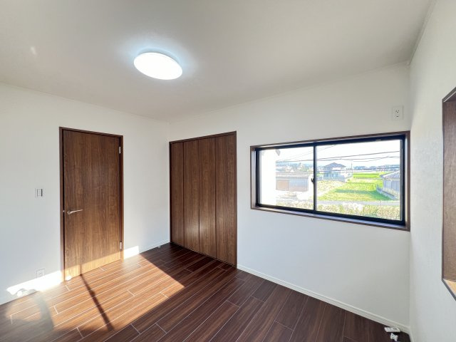 香芝市北今市1丁目の洋室|洋室６帖です　収納付き
