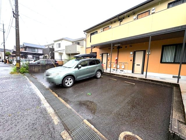 コーポアネックスの駐車場