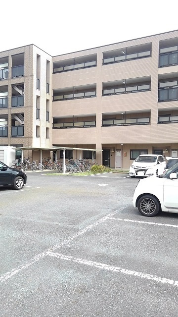 OAK　ROYALⅠ番館の駐車場